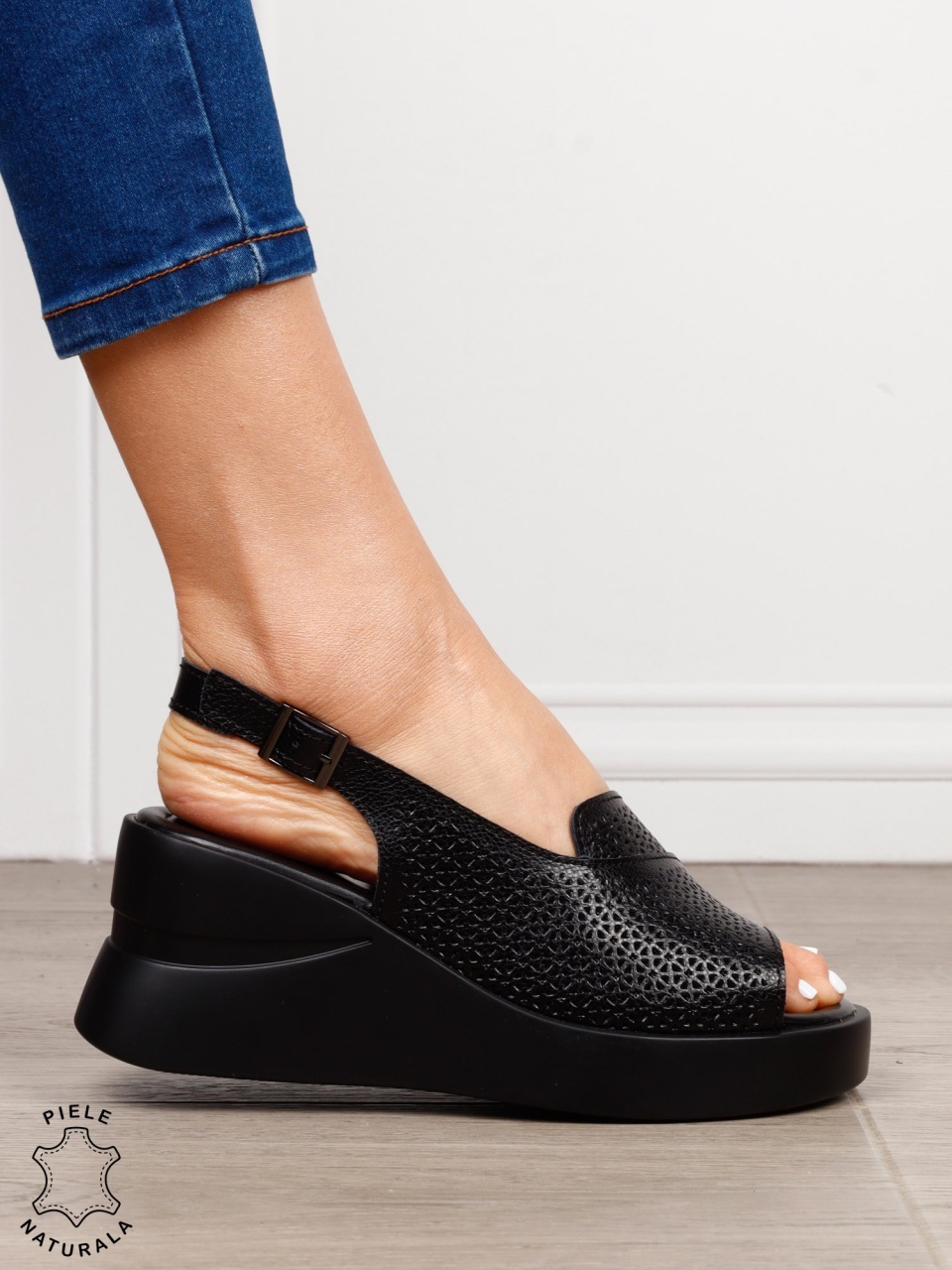 Sandale damă din piele naturală model simplu și confortabil cu platformă CRL1645 NEGRU