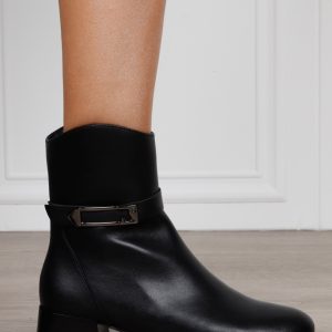 Botine damă din piele naturală cu detaliu metalic și toc CRL1828 NEGRU