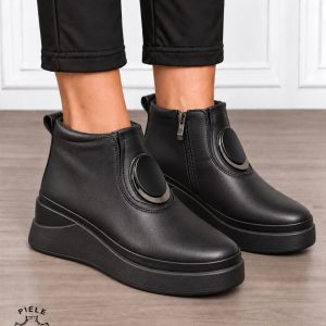 Ghete damă din piele naturală cu accesoriu metalic decorativ CRL1903 NEGRU