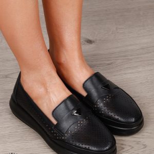 Mocasini Damă din Piele Naturală Perforata cu Accesoriu Metalic CRL1301 NEGRU